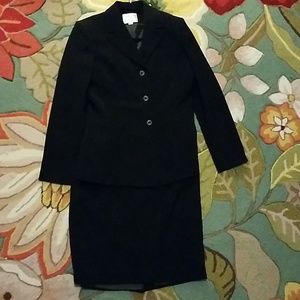 Ladies Suit, Size 6